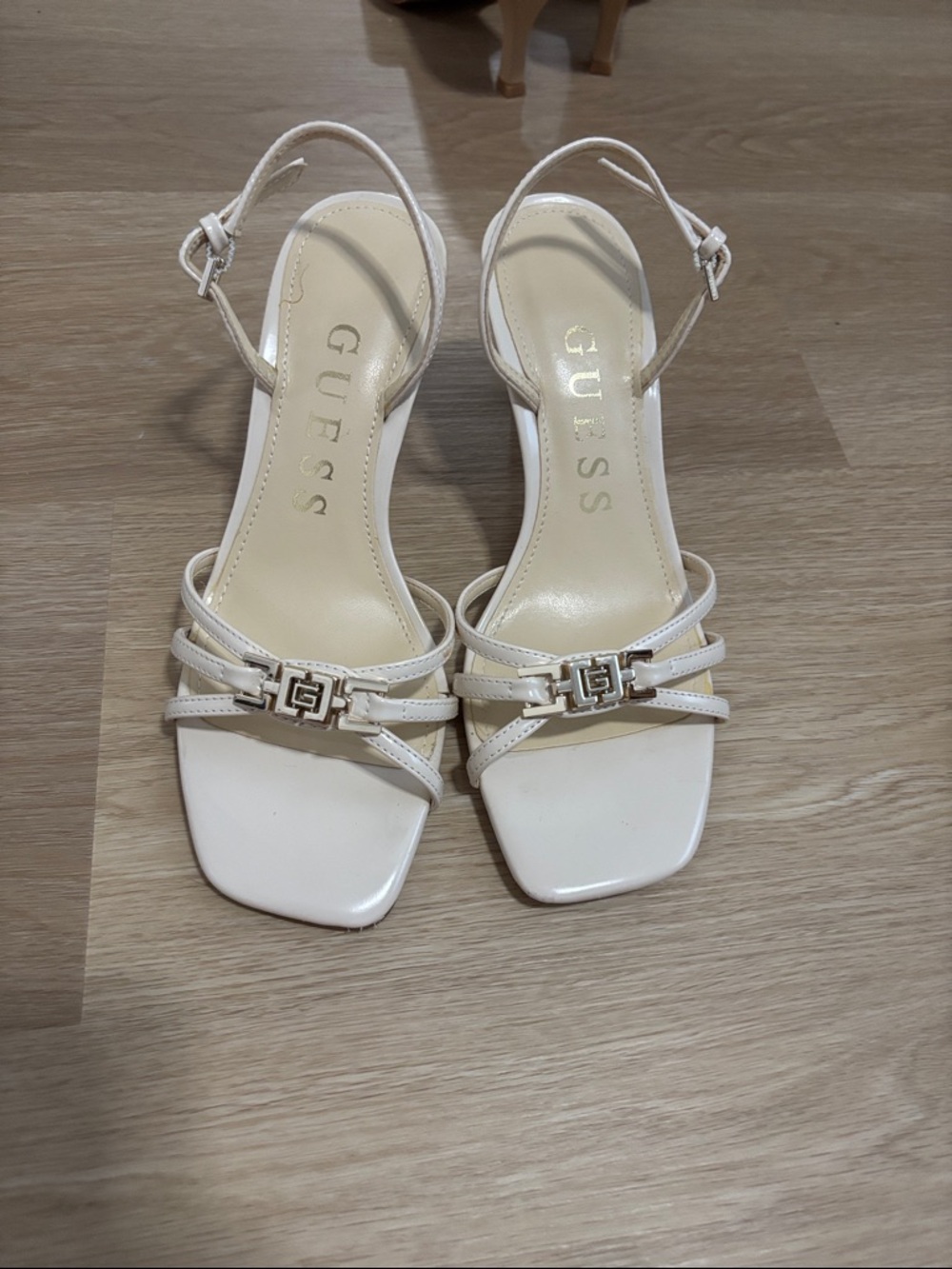 Guess Cream White Patent 3 Inch Heels Size 6